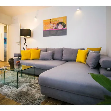 Sweet In Center Of Apartment Split